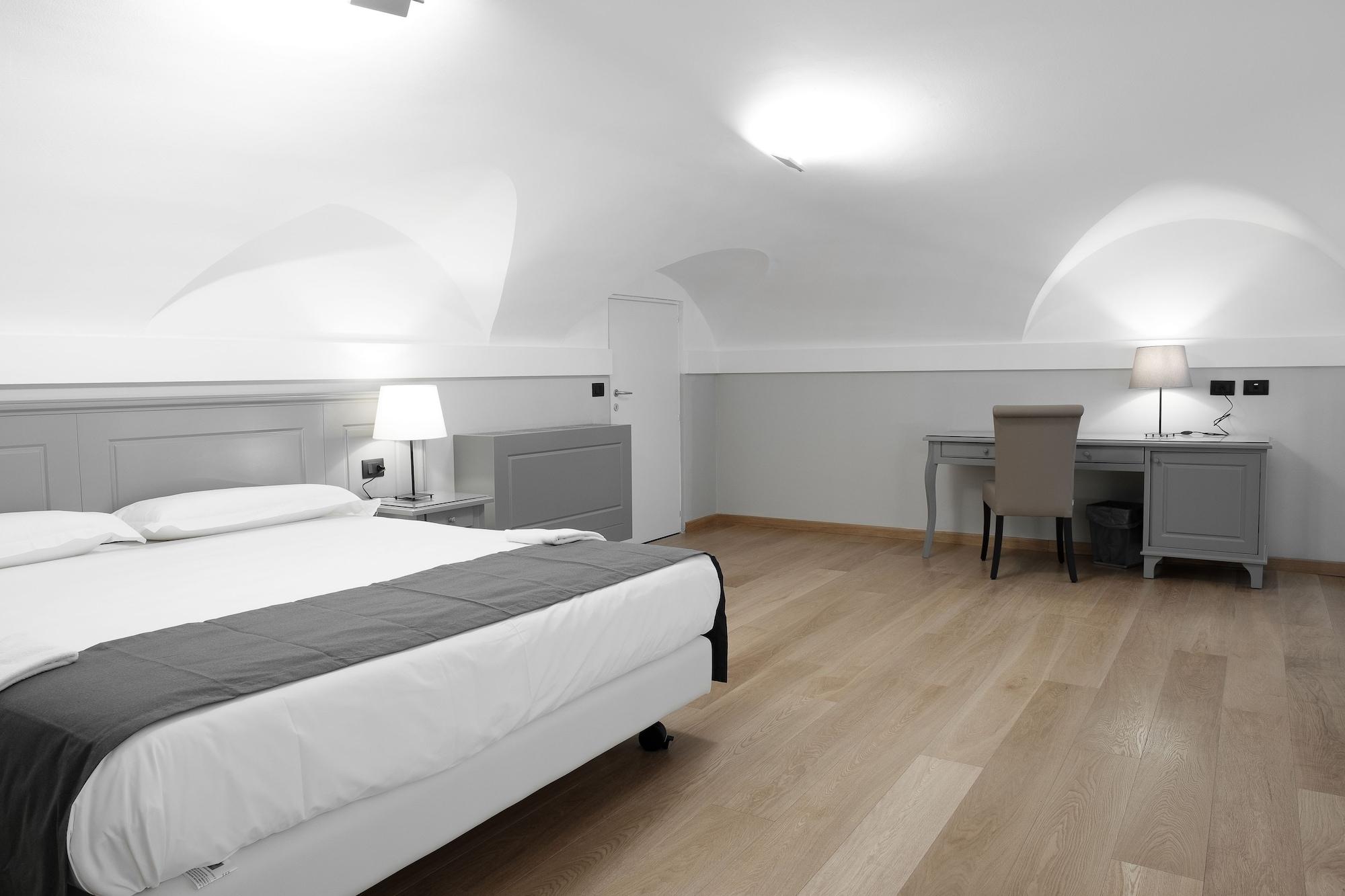 Hotel De 4*