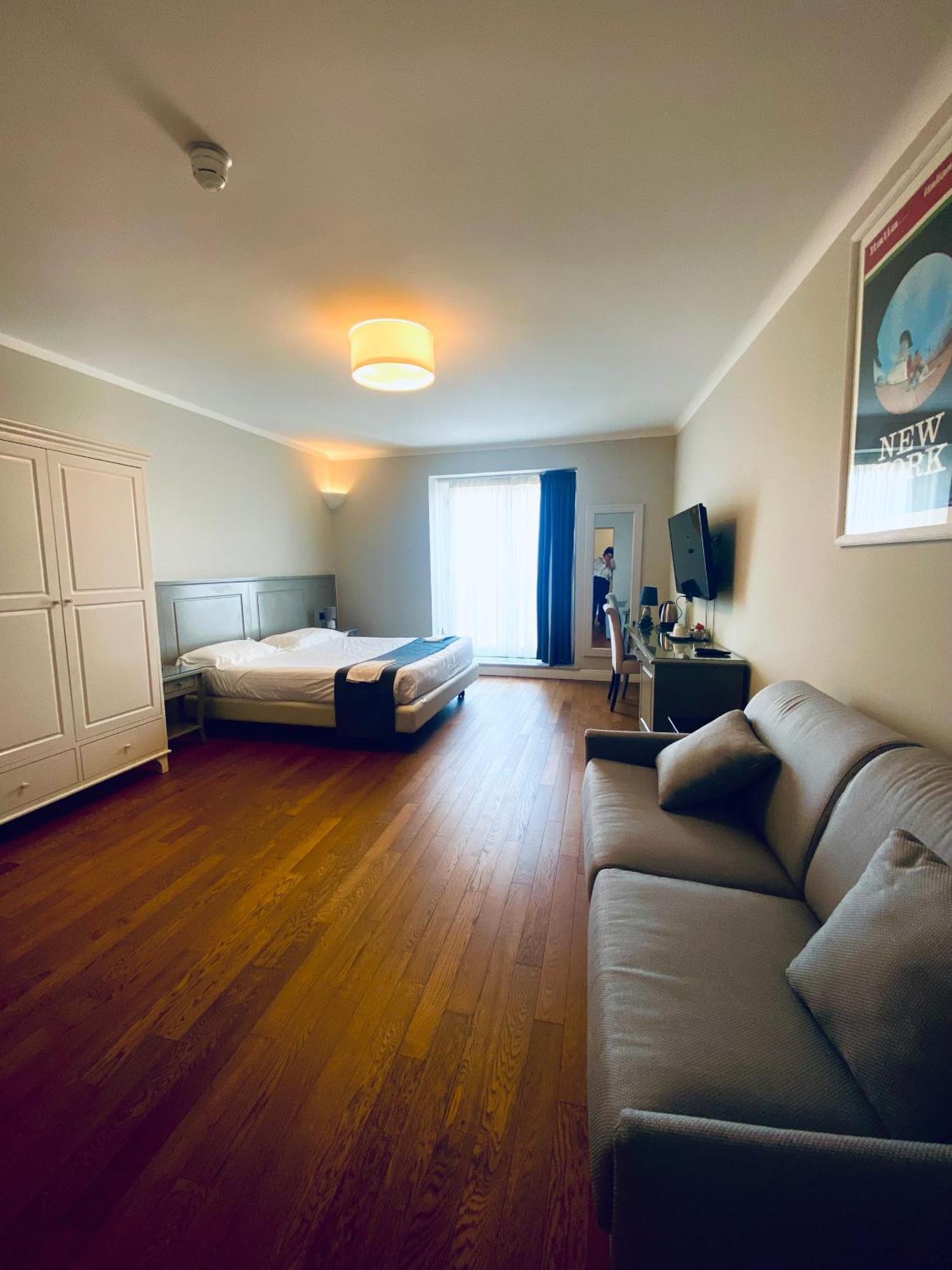 Hotel De 4*